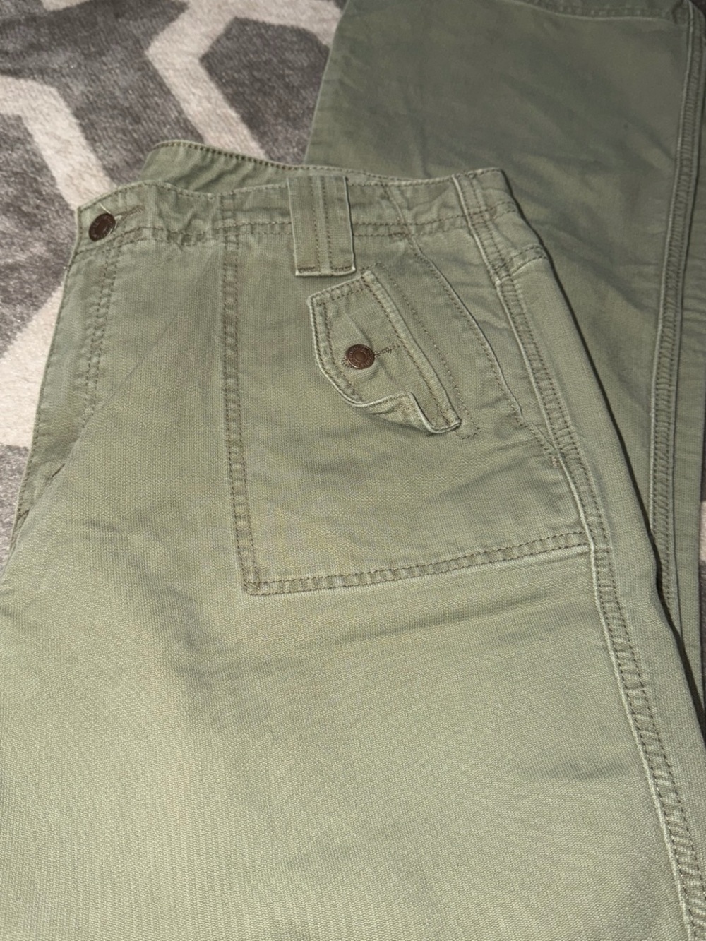 Levi’s women’s sz 16 army green utility bootcut pants